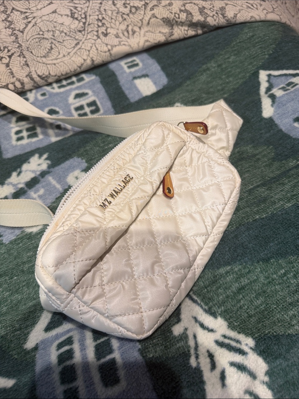 Liz Claiborne Quilted White Crossbody Belt Bag